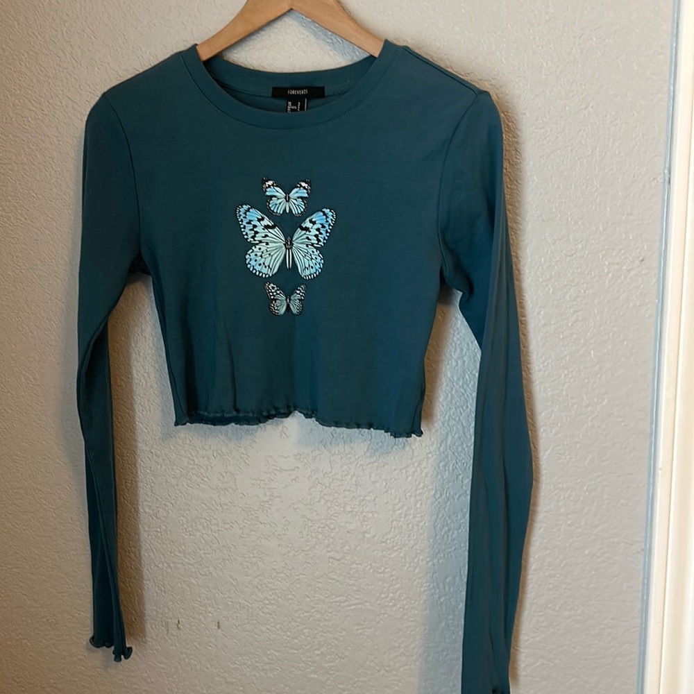 Long sleeved crop top